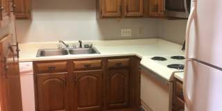 UT PRE-LEASE: 2 bed/2 bath West Campus Condo with cathedral ceilings, washer/dryer, 2 RSVD Pkg, Balcony Gallery 6