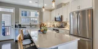 GREAT LOCATION!! Stunning 3BD/3.5BA luxury 4-level townhouse! Gallery 3