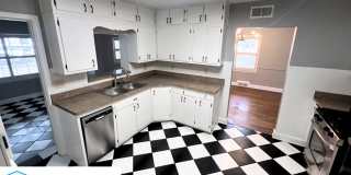 252 East Edwin Circle Gallery 11