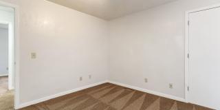 2 Bed/2 Bath with loft. Close to Campus On bus line. Gallery 15