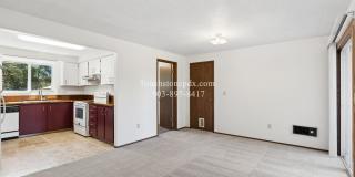 Gladstone 3BD/2BA Home with Large Yard, Shop, & 2 Car Garage Gallery 12