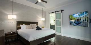 545 SW Indianola St Gallery 22