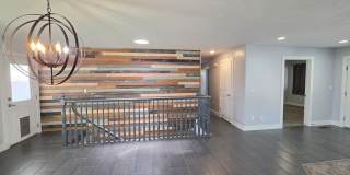 7 Bedroom Home in Bloomington Gallery 3
