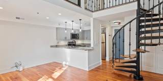 Charming 2/1 loft-style condo in the heart of Historic Downtown Charleston! Gallery 15
