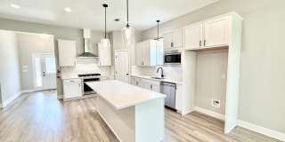 Spacious 3 Bedroom Home with Office on a Large Lot in Northwoods Gallery 9