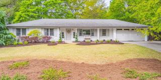 Fully renovated ranch with finished basement, flat fenced in backyard, walking distance to Canton St., Roswell Gallery 1