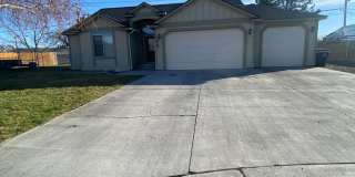 House with Triple Car Garage Gallery 1