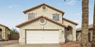 Wonderful and spacious home in Glendale w/pool and view fencing. Gallery 1