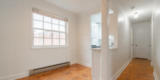 1718 W ABINGDON Drive Gallery 21