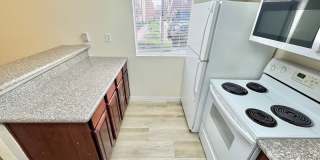 Stylish condo with new upgrades, tennis courts, and pool access Gallery 4