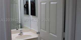519 E Sheridan St Gallery 23