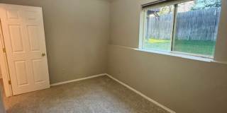 4 Bedroom, 2 Bathroom Duplex - Pet Friendly Gallery 7
