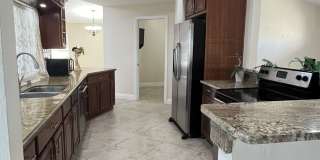 213 Southeast 21st Street Gallery 36