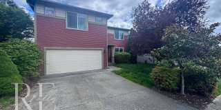 Spacious 4-Bedroom Home with Brand-New Carpet, Two Living Areas & Loft Gallery 1