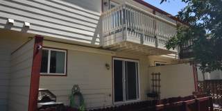 GREAT 3 BEDROOM/2 BATHROOM TOWNHOME WITH NEW PAINT & FLOORING. AVAILABLE 5/23. Gallery 1
