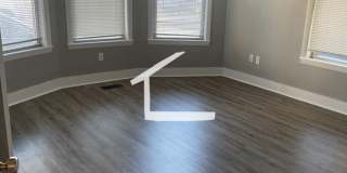 Huge 4 bed in Southie Gallery 3
