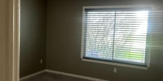 413 GREGORYS Way Gallery 6
