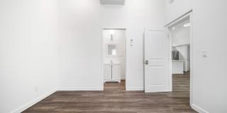 422 N Batavia St. Gallery 18