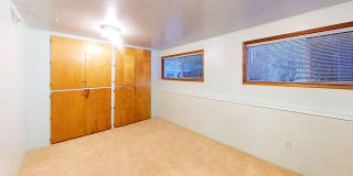 Beautiful Home with 4 Bedrooms and 2 Bathrooms Available in September! Gallery 16
