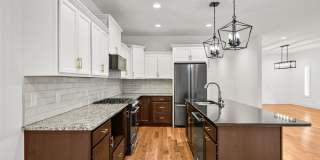 Modern Three Bedroom! Gallery 15