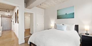 Fully Furnished Designer Loft with Parking & Monument Views! Gallery 30