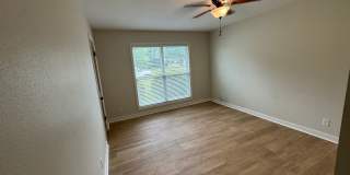 Beautifully renovated 4BR/3BA home close to NAS and beaches Gallery 20