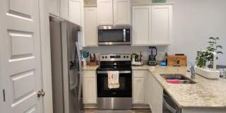 Convenient Location! Beautiful 3/2.5 Townhome w/ Pool Community! Gallery 4