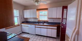 Pet Friendly 3 Bedroom, 2 Bath Home with Hardwood Floors Gallery 5
