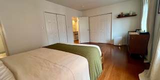 Gorgeous 2-Bed/2-Bath Condo in the Heart of Old City! Available August 1st! Gallery 27