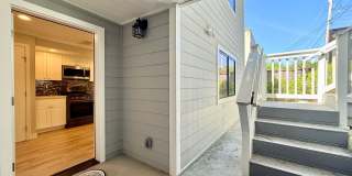 Stylish Coastal In-Law Studio with In‑Unit Laundry - Utilities Included! Gallery 1