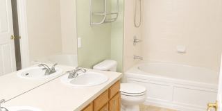 Inviting 2 Bedroom 2 Bath Top Floor Condo - Available August 10! Gallery 12