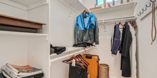Downtown Louisville 3-BDR Fully Furnished Gem Gallery 15