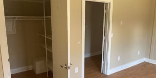 Spacious 8 Bedroom across from UNC - PRE-LEASING FOR MAY Gallery 12