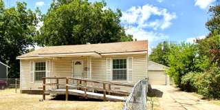 Enclosed Porch Area with Extra Storage/ Work Space Enclosed Porch Area with Extra Storage/ Work Space Gallery 1