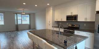 Smart, Modern 4-Bedroom Townhome Near Disneyland & Major Freeways Gallery 10