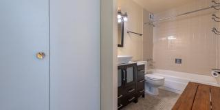 6700 South Shore Drive Gallery 20