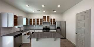 Large 3 Bed 2.5 Bath Duplex Includes Office Space (See Contact Info Below) Gallery 73