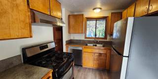 3 Bed/2 Bath Single Level Home near Parks and Schools - Daggett Lane Gallery 7