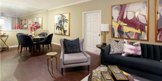 Kensington Square Gallery 22