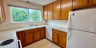 Gorgeous 2 Bedroom/2 Bathroom Condo with NEW FLOORING at Centerra!  Great Location for Commuters! Gallery 9