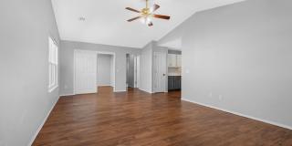 Great Location - 3/2 close to Downtown Bentonville! Gallery 8