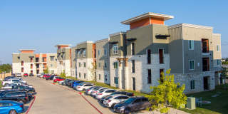 The Oaks at Ben White Apartments Gallery 11