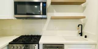 Stylish Santa Monica studio with w/d in unit, and private rear yard. Gallery 7