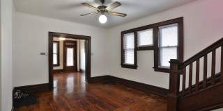 4 Bedroom North Campus Newly Remodeled House with 2 Decks and Patio Gallery 17