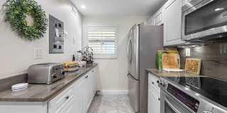 Luxurious Corner Unit with Stunning Floor-to-Ceiling Views! Gallery 9