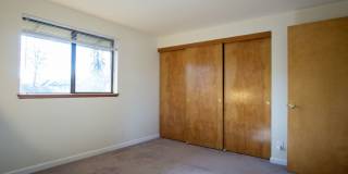 Updated Townhouse with Garage, Patio, DW, WD + FIREPLACE!! Gallery 12