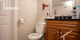 Charming 4 Bedroom-No Broker Fee Gallery 8