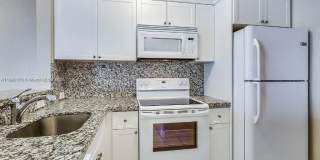 8305 SW 72nd Ave Gallery 1