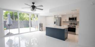 2714 Northeast 8th Street Gallery 1