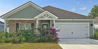 Elegant 4-Bedroom Lake Park Home with Open Layout, Modern Finishes, and Fenced Yard Gallery 1